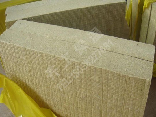 地暖安裝中都會(huì)使用到哪些材料的地暖板